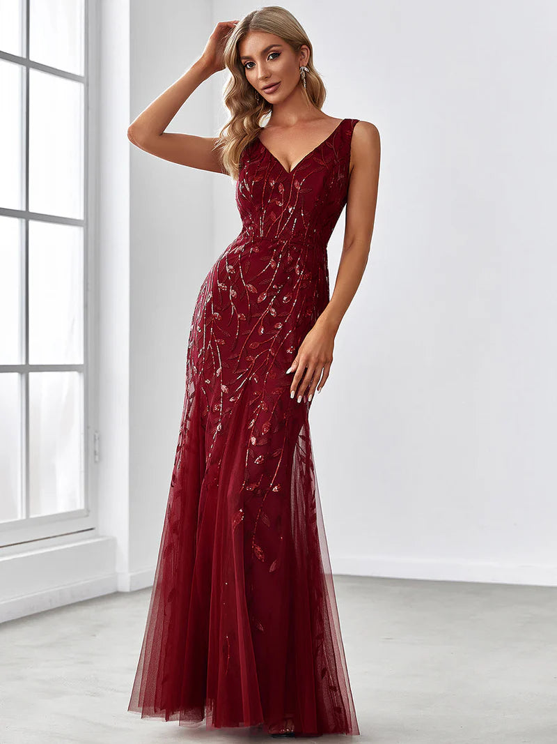 Burgundy women's fishtail evening dress with double V-neckline and shimmering sequin fabric