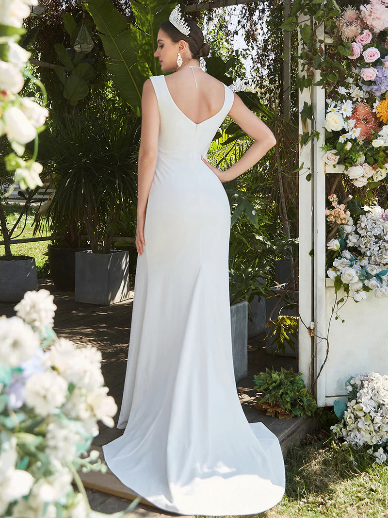 Elegant Deep V-Neck Fishtail White Wedding Dress with Sleeveless Design & Front Split