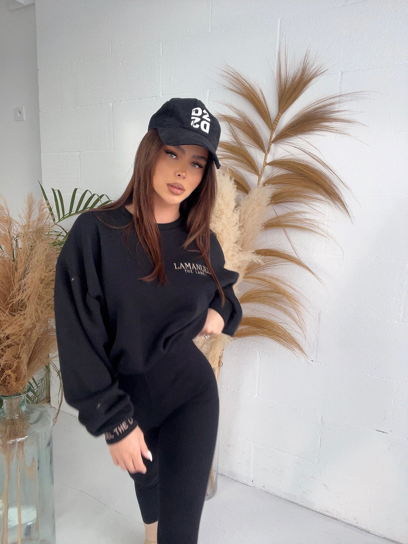 Issamatch black tracksuit, sleek and versatile two-piece athletic set