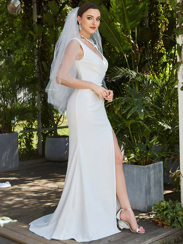 Elegant Deep V-Neck Fishtail White Wedding Dress with Sleeveless Design & Front Split