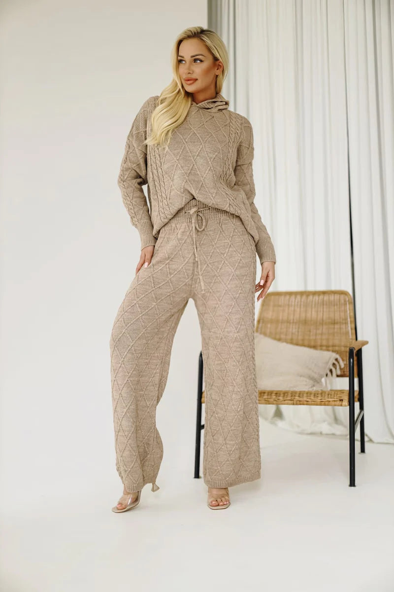 LUSILO beige diamond set, elegant two-piece knitwear with classic geometric pattern
